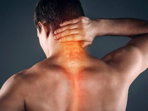 i primi segni e sintomi dell'osteocondrosi cervicale